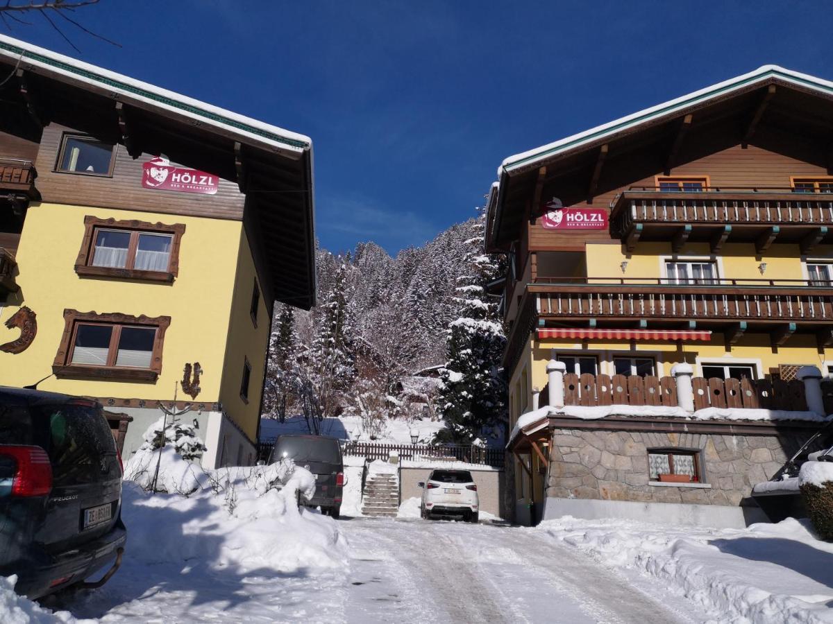 Hoelzl Bed & Breakfast Neukirchen am Grossvenediger Exterior photo