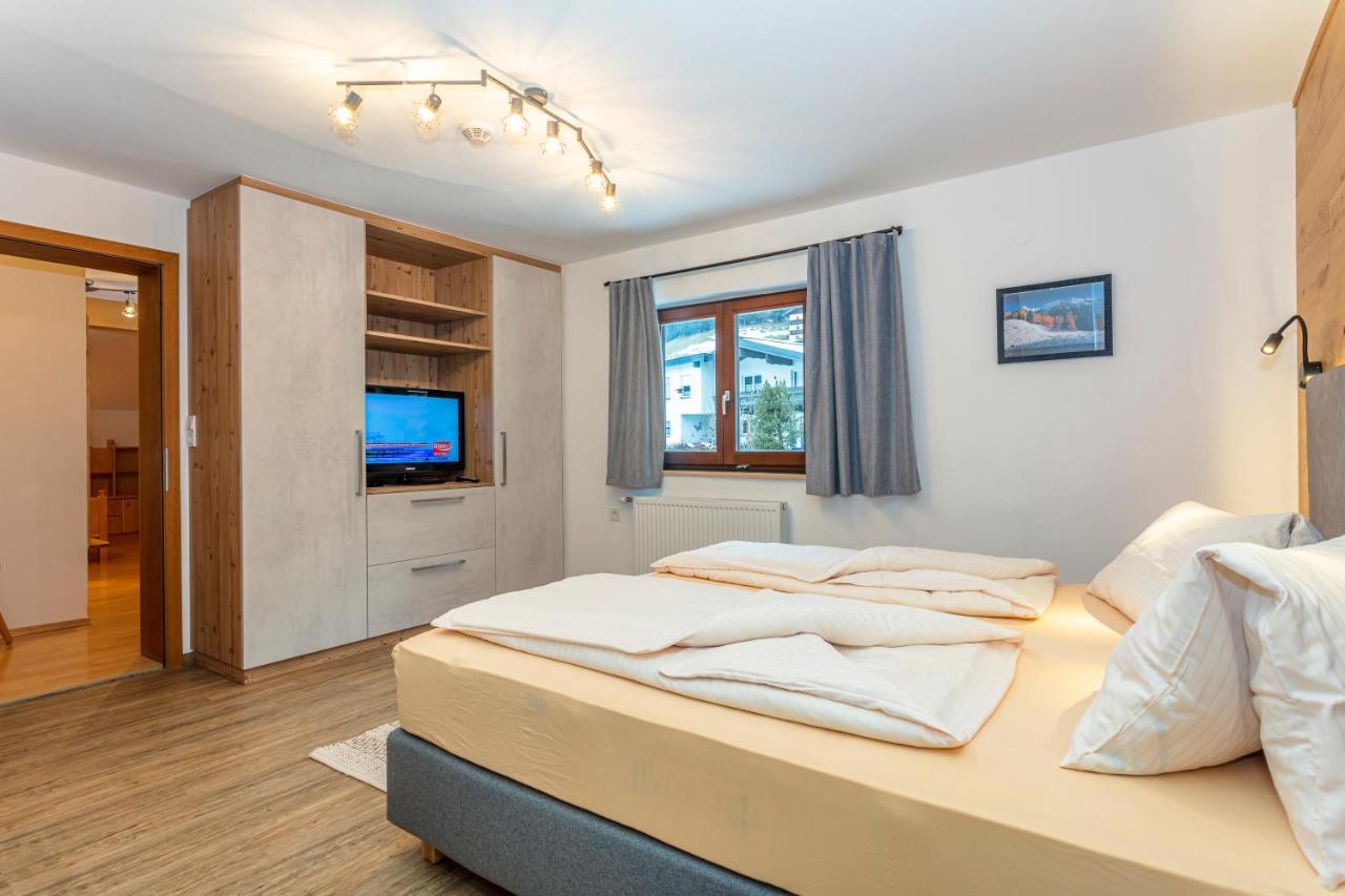 Hoelzl Bed & Breakfast Neukirchen am Grossvenediger Exterior photo
