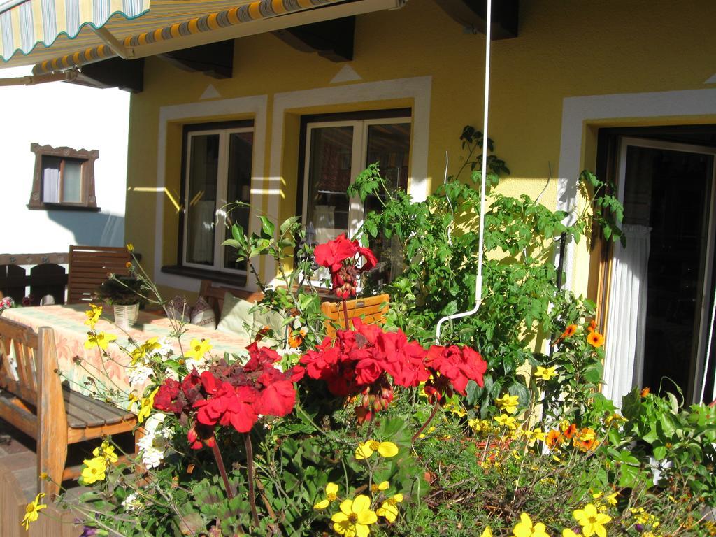 Hoelzl Bed & Breakfast Neukirchen am Grossvenediger Exterior photo
