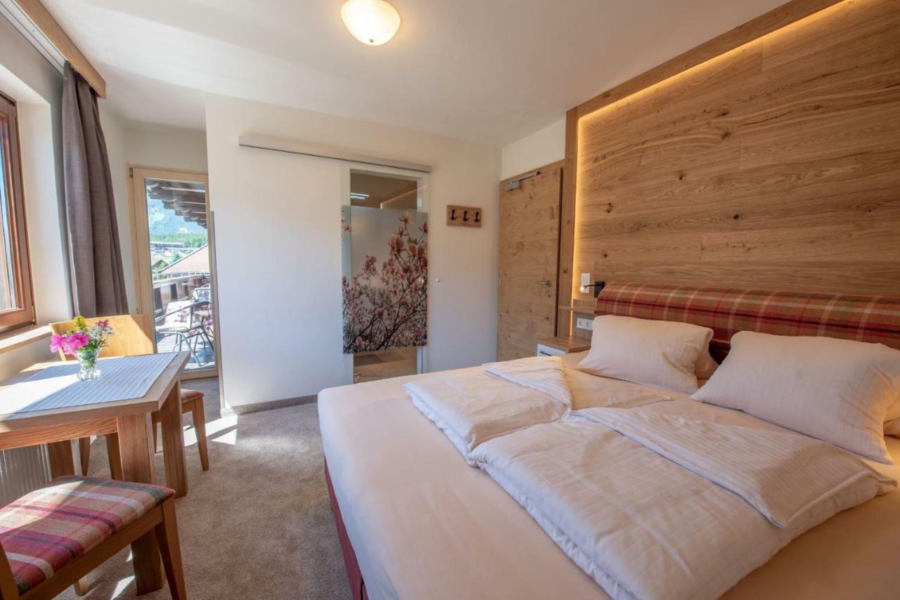 Hoelzl Bed & Breakfast Neukirchen am Grossvenediger Exterior photo
