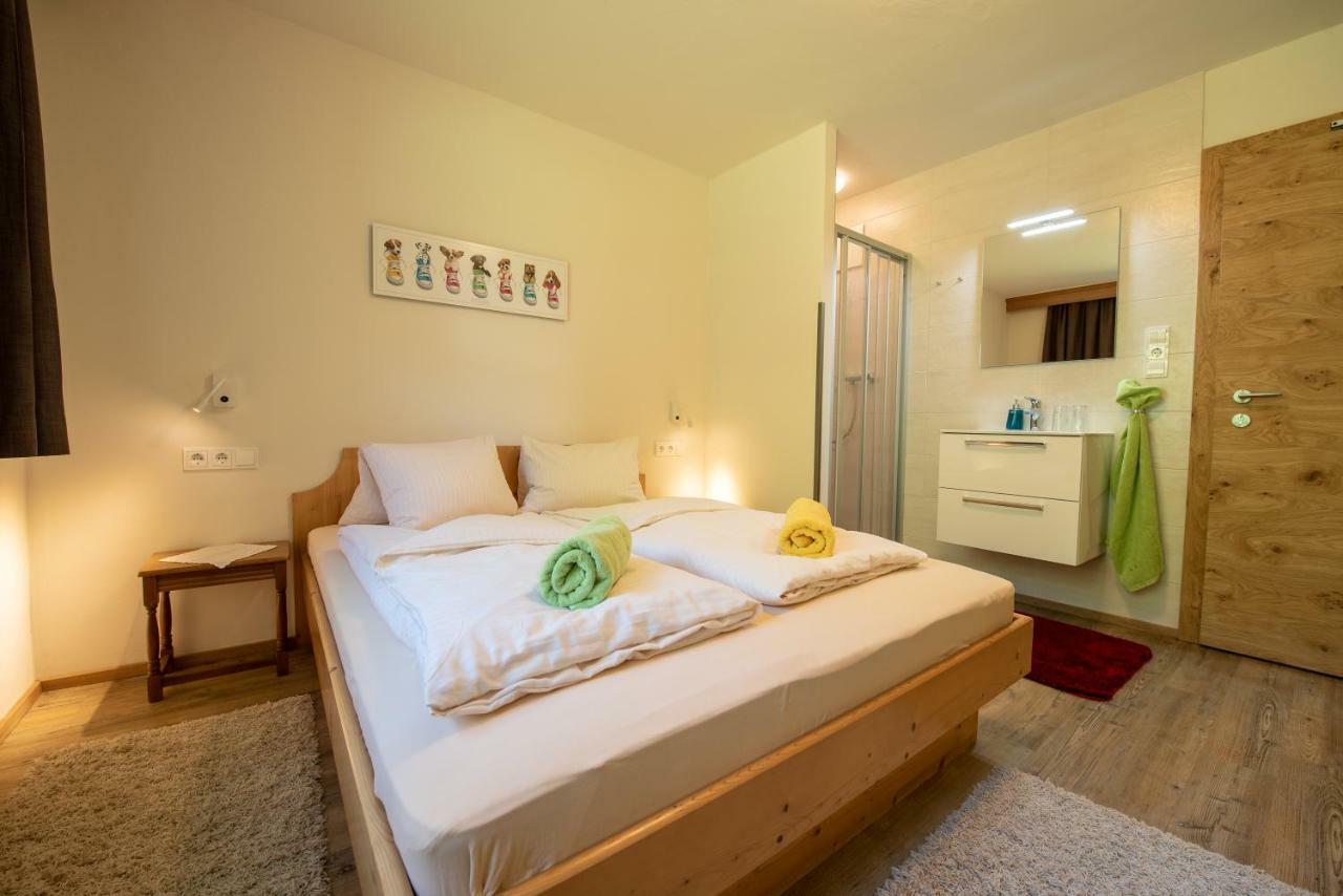 Hoelzl Bed & Breakfast Neukirchen am Grossvenediger Exterior photo